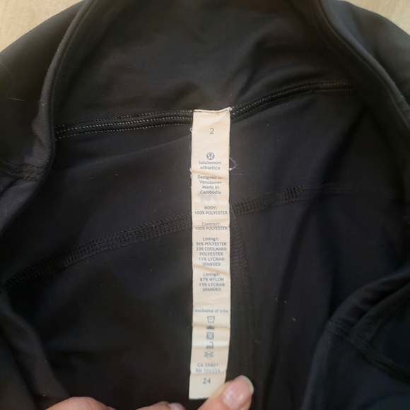 Lululemon double layer shorts, Size 2, blue and black - Picture 10 of 14